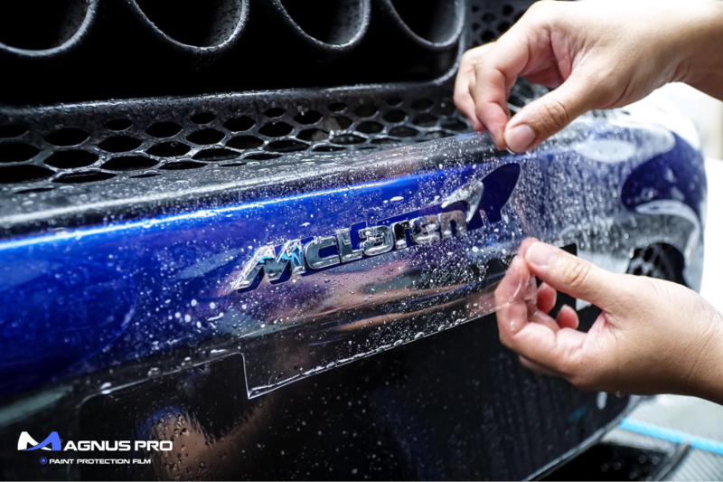 Kỹ thuật viên thi công dán PPF xe ô tô