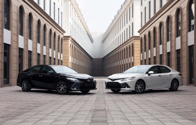 Dán PPF ô tô cho xe Toyota Camry sử dụng màng bảo vệ dày dặn chống trầy xước