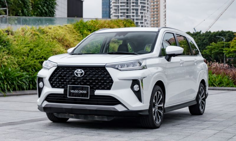 Dán PPF ô tô cho xe Toyota Veloz sử dụng màng bảo vệ dày dặn chống trầy xước