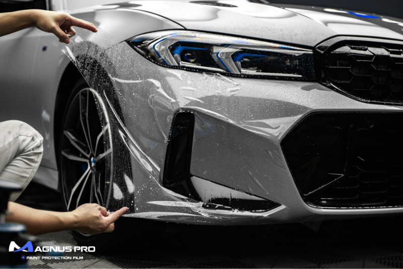 Kỹ thuật viên thi công dán PPF xe hơi