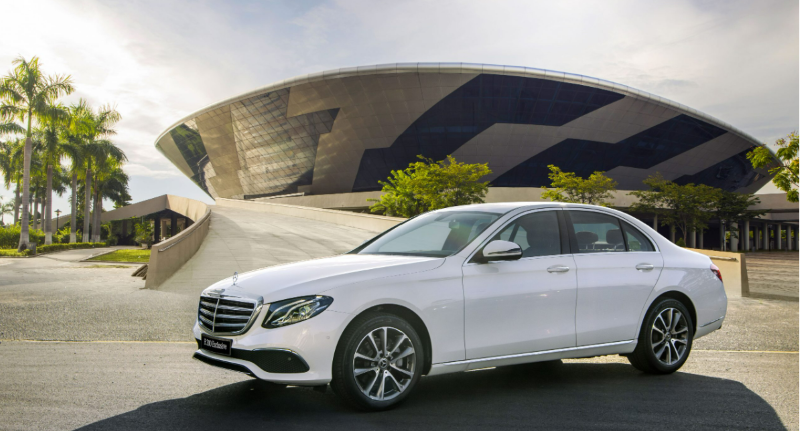 Dán PPF ô tô cho xe Mercedes E200 sử dụng màng bảo vệ dày dặn chống trầy xước