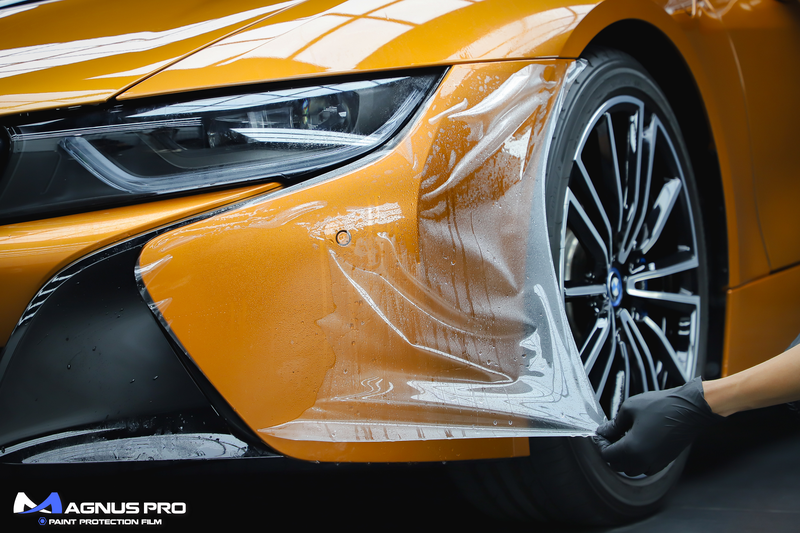 Kỹ thuật viên thi công dán PPF xe hơi