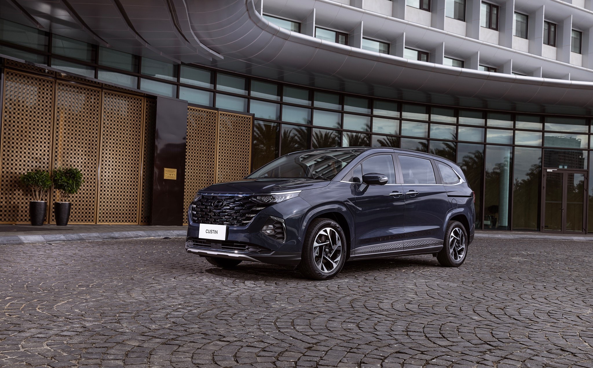 Dán PPF cho xe Hyundai Custin: Các lưu ý và bảng giá mới nhất