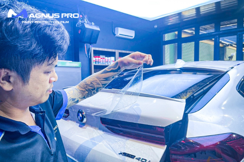 Cận cảnh lớp màng PPF Magnus Pro mỏng nhẹ và siêu bóng