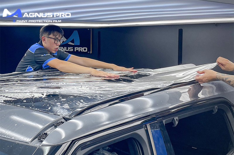 Dán PPF Magnus Pro bảo vệ trần xe khỏi các tác nhân môi trường