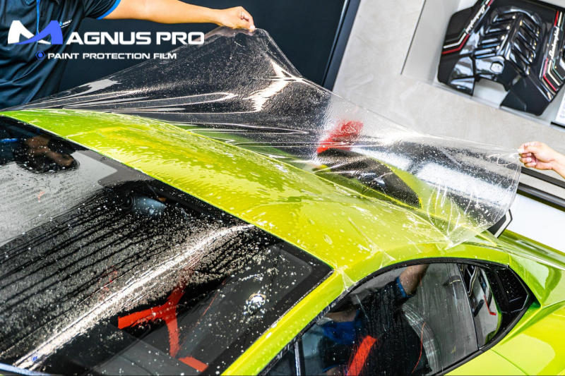 Dán PPF Magnus Pro bảo vệ trần xe khỏi tác động từ môi trường
