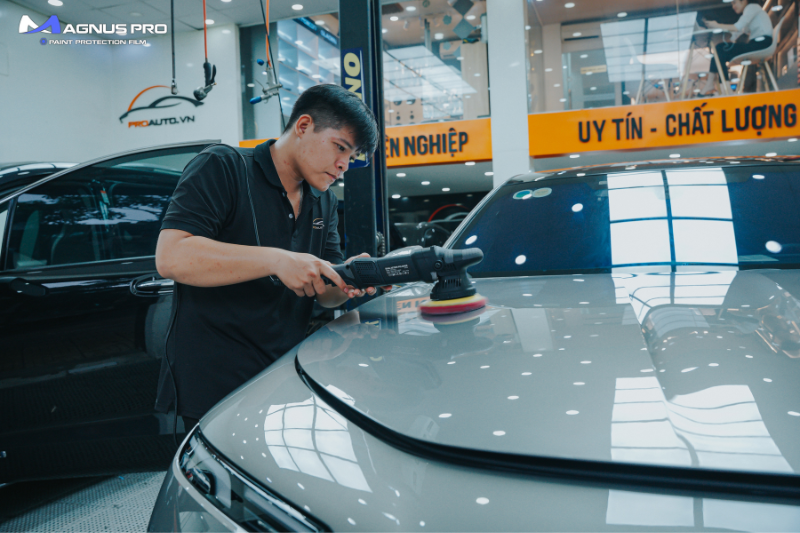 Xế yêu sẽ được đánh bóng trước khi thi công dán PPF