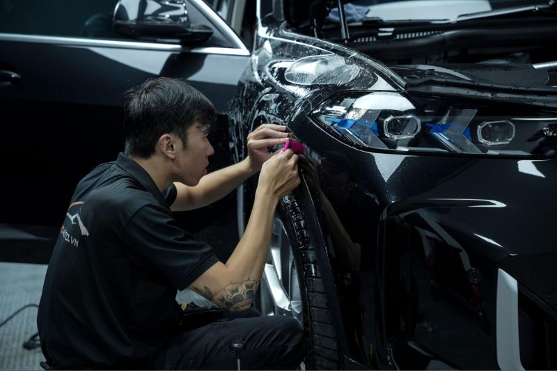 Thi công dán PPF ô tô tại Rạch Giá yêu cầu kỹ thuật viên có kinh nghiệm