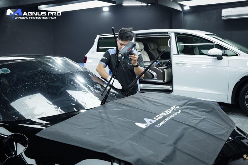 Quy trình dán phim cường lực Magnus Pro