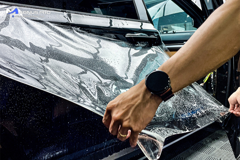 Dán PPF giúp bảo vệ xe khỏi trầy xước và bẩn