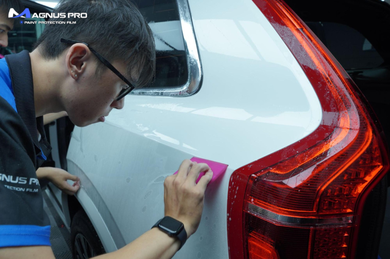 Quy trình dán PPF ô tô chính xác bảo vệ bề mặt xe khỏi trầy xước hiệu quả