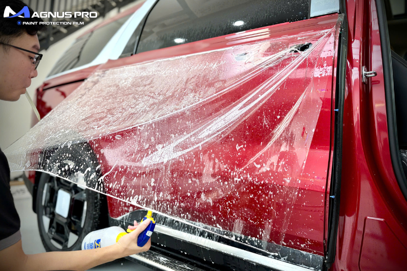 Quá trình thi công dán PPF ô tô tại Long Khánh tỉ mỉ